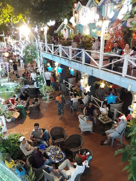 Khám phá không gian lãng mạn và đầy màu sắc tại New City Cafe