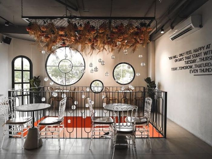 Top 10 quán cafe nổi tiếng nhất quận 7, được giới trẻ Sài Gòn yêu thích.