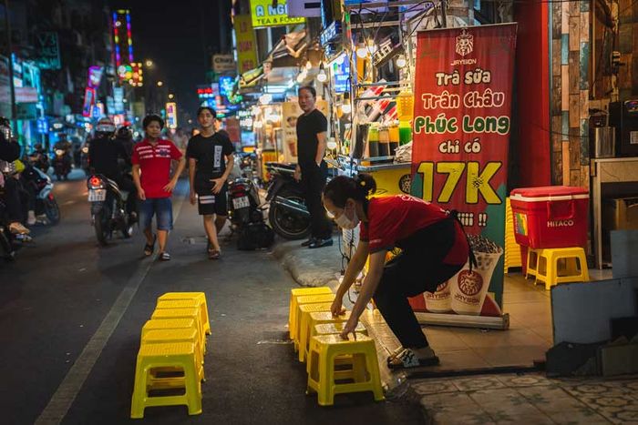 Khám phá hương vị đặc trưng của ẩm thực đường phố Sài Gòn tại phố ẩm thực Nguyễn Thượng Hiền 4