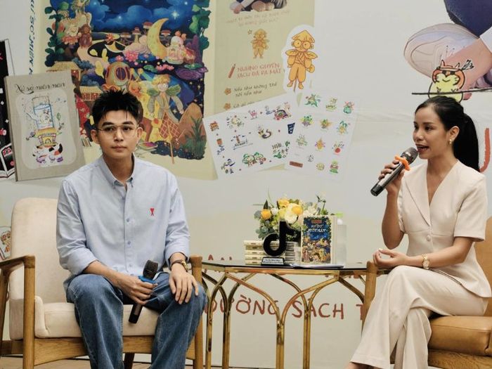 Đường sách Nguyễn Văn Bình nổi bật giữa trung tâm Sài Gòn - Một địa điểm văn hóa với không gian phong phú. 
