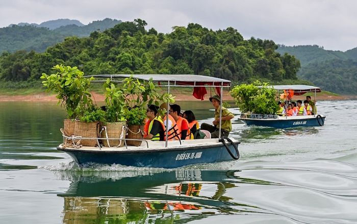 Bến En, điểm du lịch nổi tiếng với biệt danh 'Hạ Long trên cạn Thanh Hóa' 3
