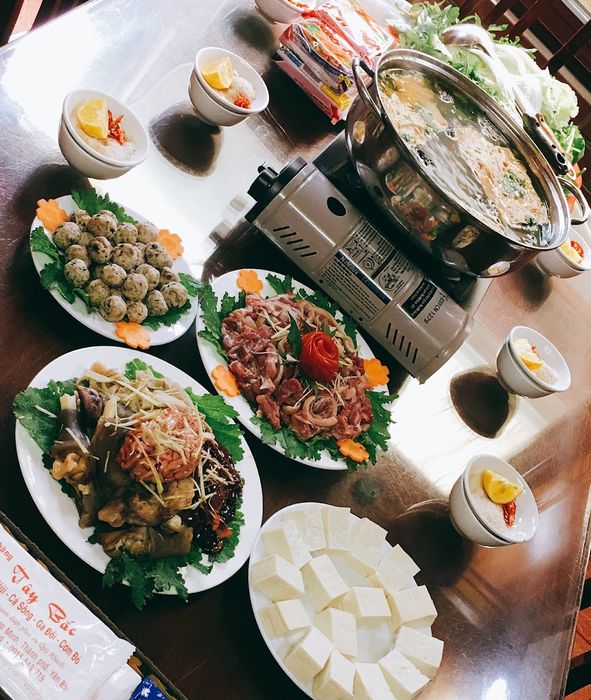 Thả mình vào không gian ẩm thực ấm áp, thoải mái tại Nhà hàng Tây Bắc 22