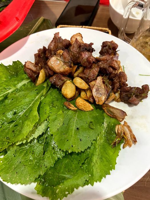Thả mình vào không gian ẩm thực ấm áp, thoải mái tại Nhà hàng Tây Bắc 19