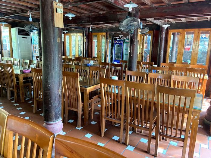 Thả mình vào không gian ẩm thực ấm áp, thoải mái tại Nhà hàng Tây Bắc 17