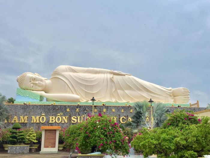Chùa Vĩnh Tràng Tiền Giang là biểu tượng của đức tin Phật giáo tại Đông Nam Bộ