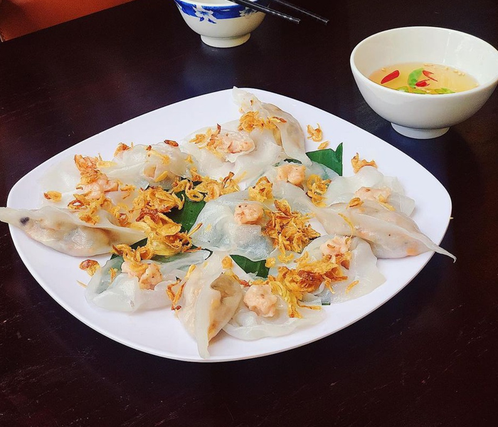 Bánh hoa hồng trắng Hội An