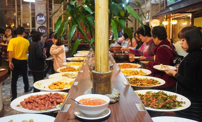 Nhà hàng Sen Á Đông Hạ Long - Buffet hải sản chất lượng, đa dạng và tinh tế 2