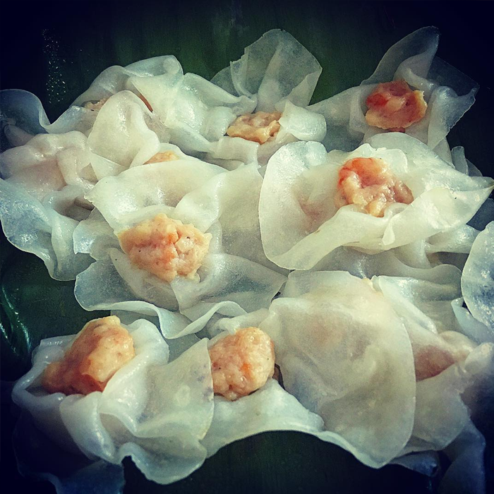 Bánh hoa hồng trắng Hội An