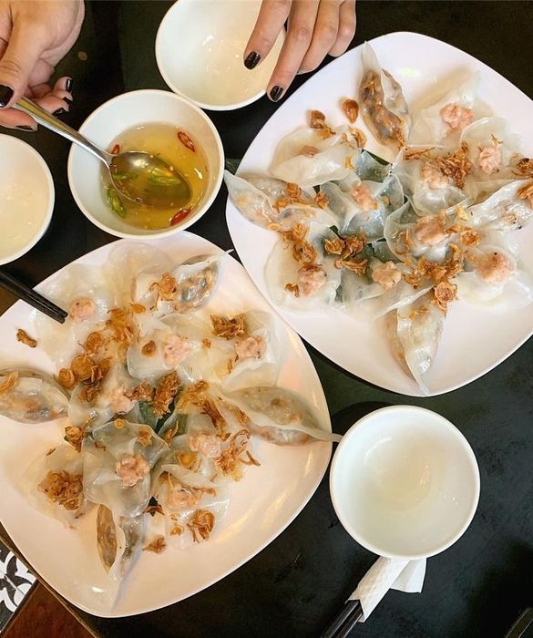 Bánh hoa hồng trắng Hội An