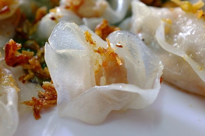 Bánh hoa hồng trắng Hội An