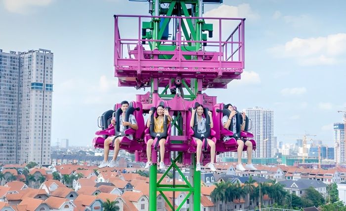 Xe điện đụng Hà Nội