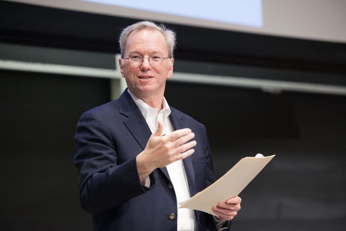 Cựu CEO Google cảm thấy rất lạc quan về Web3 và đã đầu tư vào tiền mã hóa