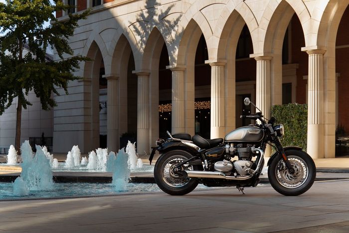 Khám phá 8 phiên bản đặc biệt của Triumph Bonneville Gold Line Edition Special-Edition-Speedmaster-Gold-Line.jpg