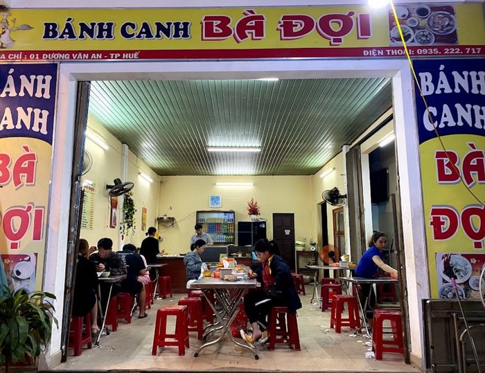 Điểm đến quán bánh canh bà Đợi với hương vị đậm đà, thu hút lòng người dân xứ Huế.