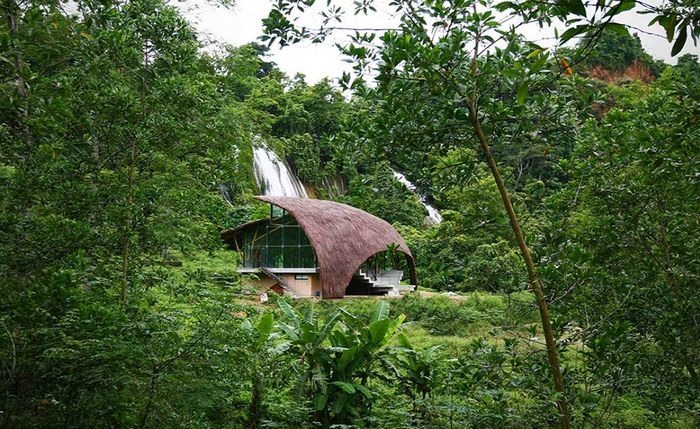 Thưởng thức vẻ đẹp dịu dàng của Thác Tạt Nàng trên cao nguyên Mộc Châu