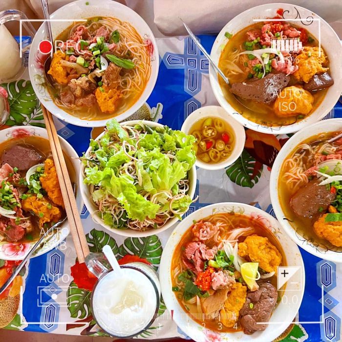 Khám phá Food tour Huế đặc sắc của bạn Thương Thương 2