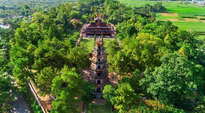 Khám phá Chùa Thiên Mụ linh thiêng và cổ kính nhất cố đô Huế 2