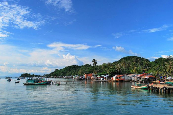 Hướng dẫn chi tiết về phương tiện đi đảo Hải Tặc từ A đến Z 5