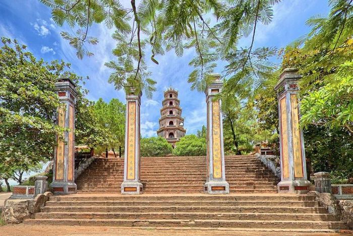 Khám phá Chùa Thiên Mụ linh thiêng và cổ kính nhất cố đô Huế 7