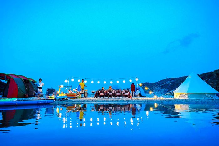 Thưởng ngoạn khung cảnh biển đẹp và trải nghiệm cuộc sống biển thú vị trên Bãi Nước Ngọt