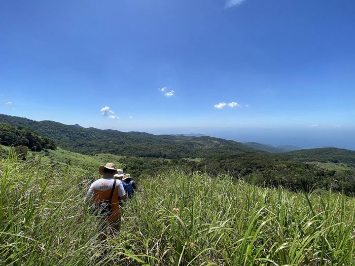 Kinh nghiệm trekking Núi Chúa, tắm biển Bình Hưng để hè trở nên phấn khích hơn