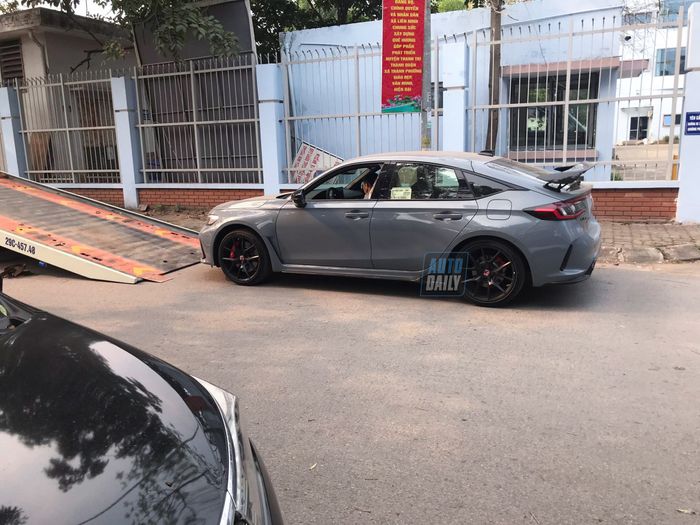Honda Civic Type R 2023 đã đến Hà Nội, đang chờ để giao cho khách hàng với hình ảnh của nó trong tấm hình honda-civic-type-r-2023-Mytour-3.jpg