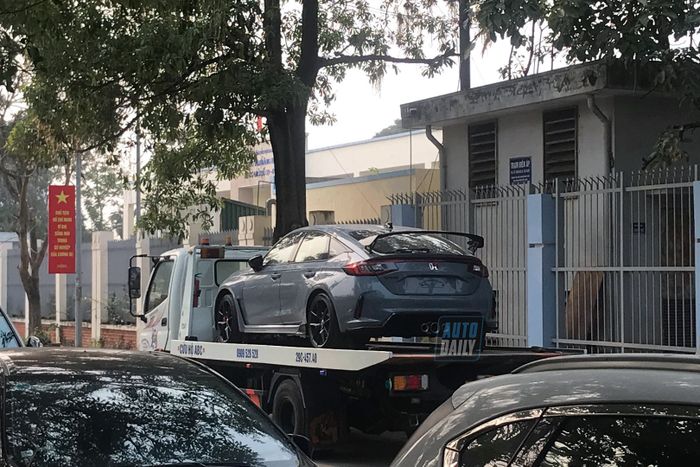Honda Civic Type R 2023 đã đến Hà Nội, đang chờ để giao cho khách hàng với hình ảnh của nó trong tấm hình honda-civic-type-r-2023-Mytour-2.jpg