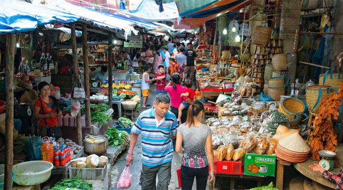 Kinh nghiệm mua hàng ở Sapa: Làm thế nào để không lo về giá