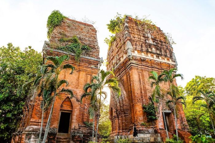 Top 18 điểm du lịch nổi tiếng ở Quy Nhơn và những kinh nghiệm để có chuyến đi đáng nhớ.