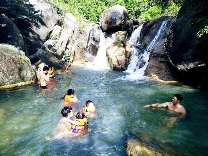 Tổ chức chuyến đi vui chơi cùng bạn bè tới Suối Tiên Vũng Tàu lần thứ 4