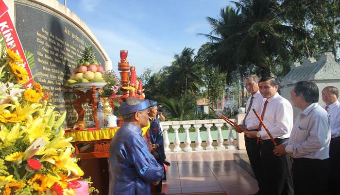 Quay về thăm Lễ tưởng niệm Anh hùng dân tộc Thủ khoa Nguyễn Hữu Huân 3