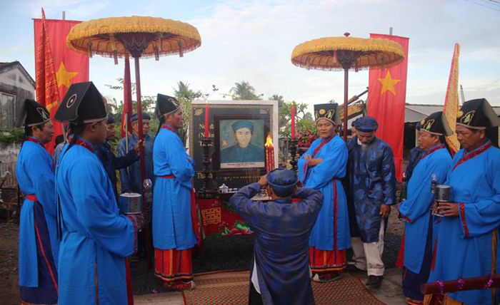 Quay về thăm Lễ tưởng niệm Anh hùng dân tộc Thủ khoa Nguyễn Hữu Huân 2