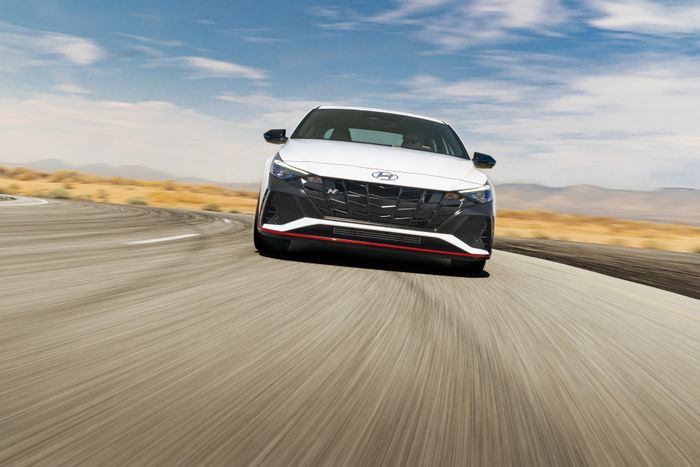 Cận cảnh Hyundai Elantra N 2022 - Đối thủ của Civic Type R 2022-hyundai-elantra-n-17.jpeg