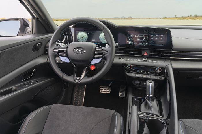 Cận cảnh Hyundai Elantra N 2022 - Đối thủ của Civic Type R 2022-hyundai-elantra-n-43.jpeg