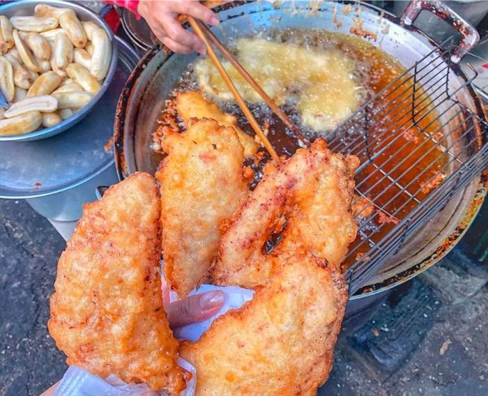 Chợ Xóm Chiếu quận 4 có những món ngon khiến tín đồ ẩm thực Sài Gòn mê mẩn