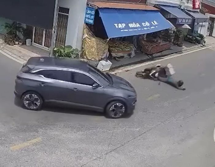 Tranh cãi về vụ tai nạn giữa ô tô điện VinFast và xe máy: Ai mới là người có lỗi?