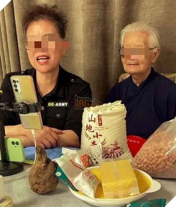 Đau lòng khi bà cụ 94 tuổi bị ép làm công cụ kiếm tiền vì quá nổi tiếng 3