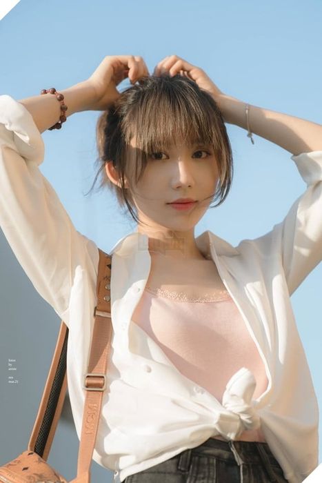 Mina Young gây bất ngờ khi xuất hiện với kiểu tóc mới