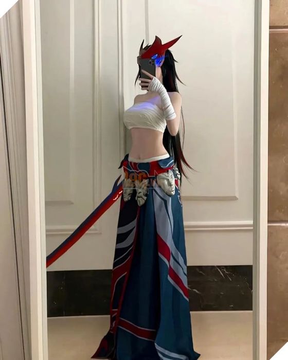 Một cô gái bí ẩn đã đăng ảnh cosplay Yone, khiến cộng đồng phấn khích.