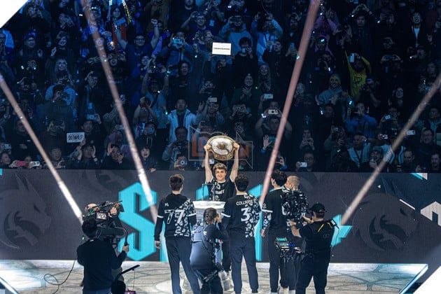 DOTA 2: Nữ diễn viên quyên góp tiền cho nhà vô địch TI12 nhưng lại bị từ chối