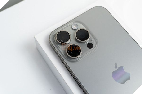 Đánh giá chiếc iPhone 15 Pro Max Titanium đầu tiên tại Việt Nam, với giá lên đến 70 triệu đồng