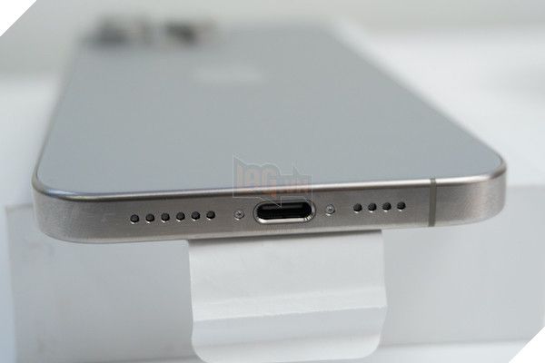 Đánh giá chiếc iPhone 15 Pro Max Titanium đầu tiên tại Việt Nam, có giá lên đến 70 triệu đồng