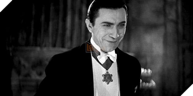 Caleb Landry Jones và Christoph Waltz cùng tham gia vào câu chuyện kinh điển về nguồn gốc của Dracula