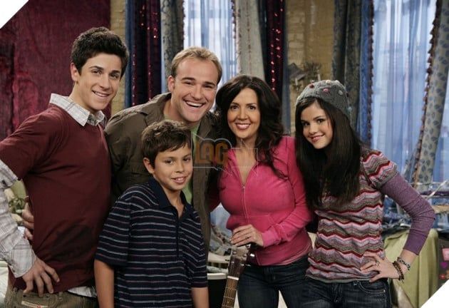 Tiếp theo của Wizards Of Waverly Place là sự tái hợp của Selena Gomez và David Henrie