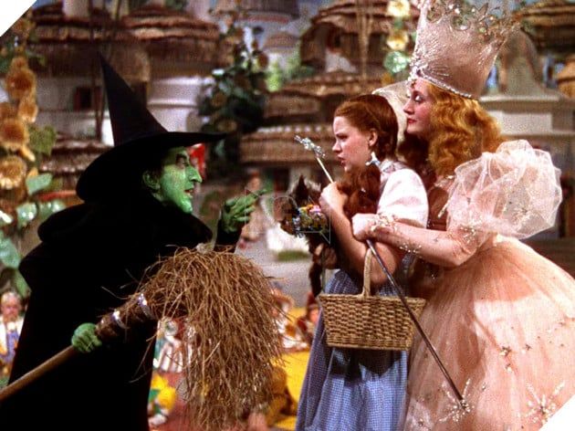 Wizard Of Oz 2 đã được phát triển kịch bản và đạo diễn Lindsey Anderson Beer đang chờ ngày bắt đầu thực hiện 3