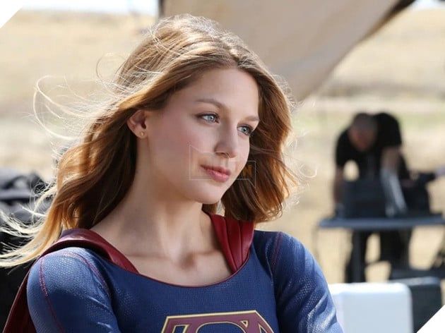 Nữ diễn viên mới thủ vai Supergirl gây ra cuộc tranh luận về nhan sắc