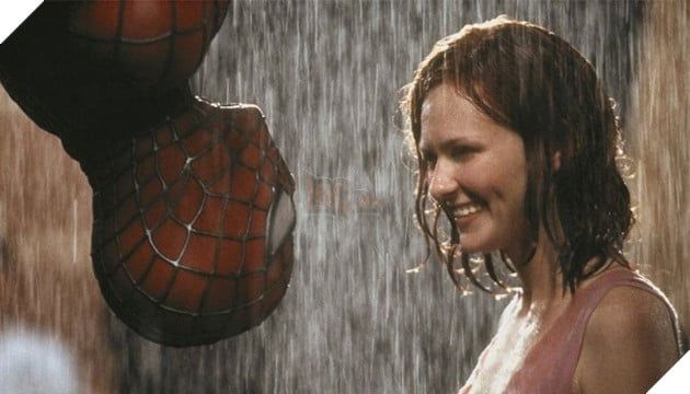 Kirsten Dunst Gọi Nụ Hôn Đặc Biệt Với Người Nhện Tobey Maguire Là Một Trải Nghiệm Khốn Khổ