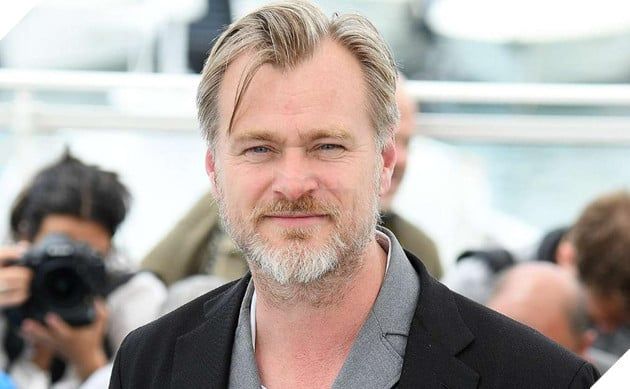 Christopher Nolan - cái tên không xa lạ trong làng điện ảnh, ông được biết đến với danh xưng người đi tiên phong, bậc thầy kể chuyện và là một trong những người bảo chứng cho thành công ở phòng vé. Từ bộ phim đầu tay Following cho đến những tác phẩm nổi tiếng như The Dark Knight, Inception, Interstellar, Dunkirk và Tenet, ông đã gặt hái nhiều thành công và đề cử cho 5 giải Oscar cùng vô số giải thưởng danh giá khác.