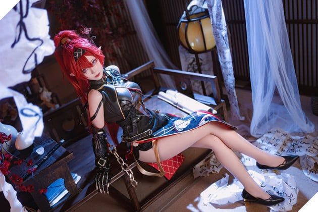 Coser nữ biến hóa thành nhân vật sexy nhất trong bom tấn Wuthering Waves