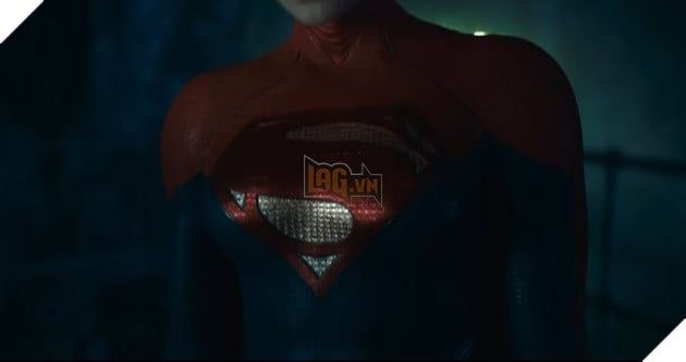 Supergirl, hai Flash và hai Batman bùng nổ trong trailer mới của The Flash tại CinemaCon 2023.